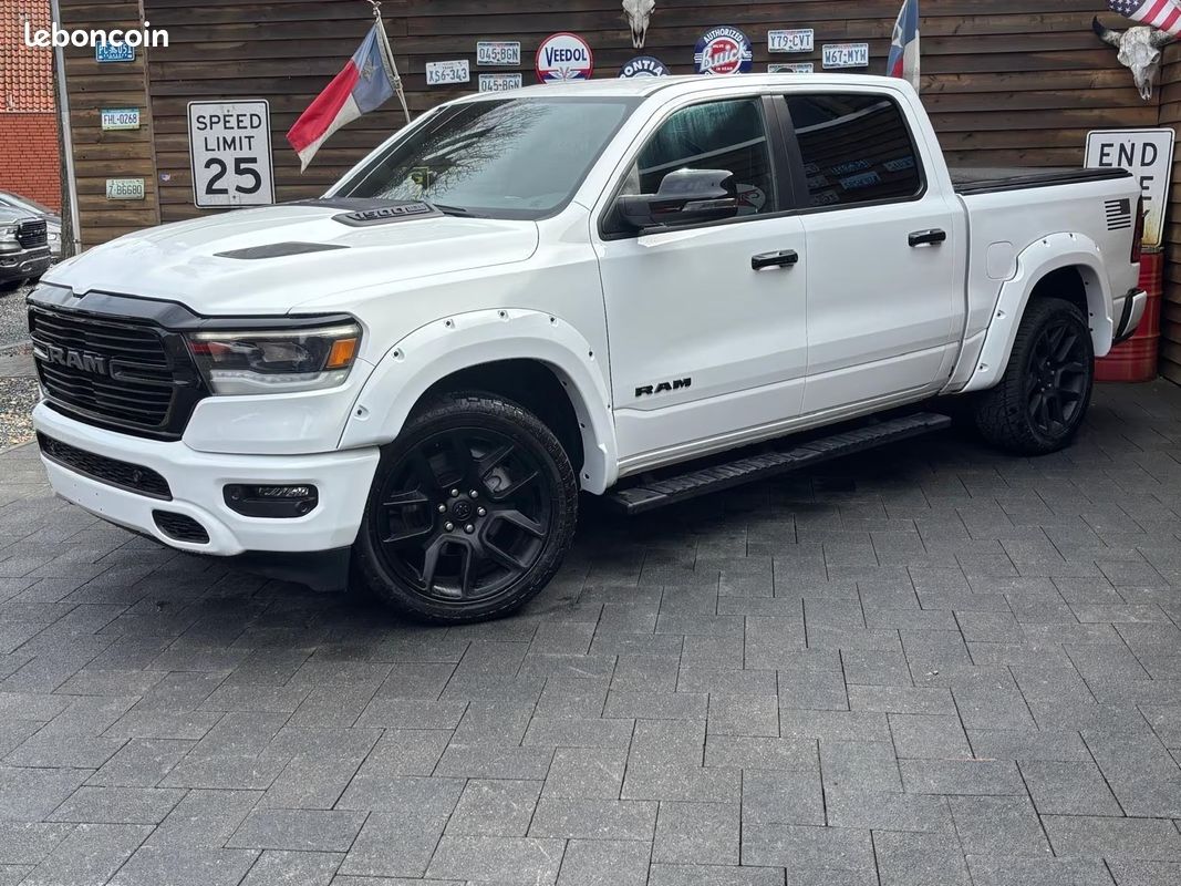 Dodge RAM 1500 Laramie Night Edition LPG 5.7 V8 HEMI 401 ch 4x4 – Écran 12” – Harman Kardon (image 11)