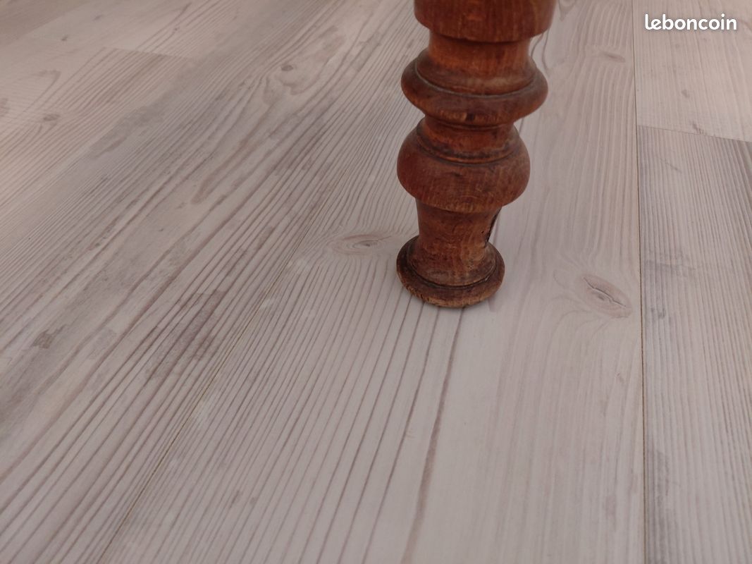 Table ancienne (image 2)