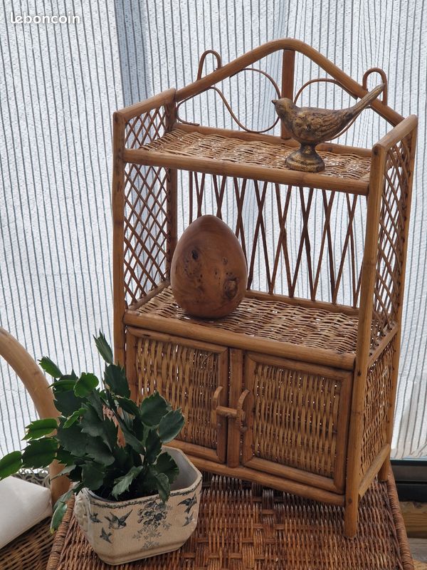 étagère en rotin vintage - France