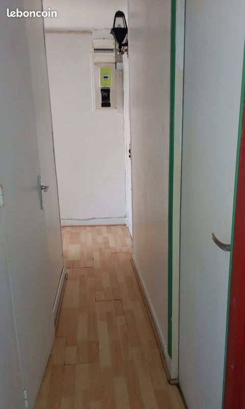 Beau Studio en location temporaire avec balcon Belleville Paris (image 8)