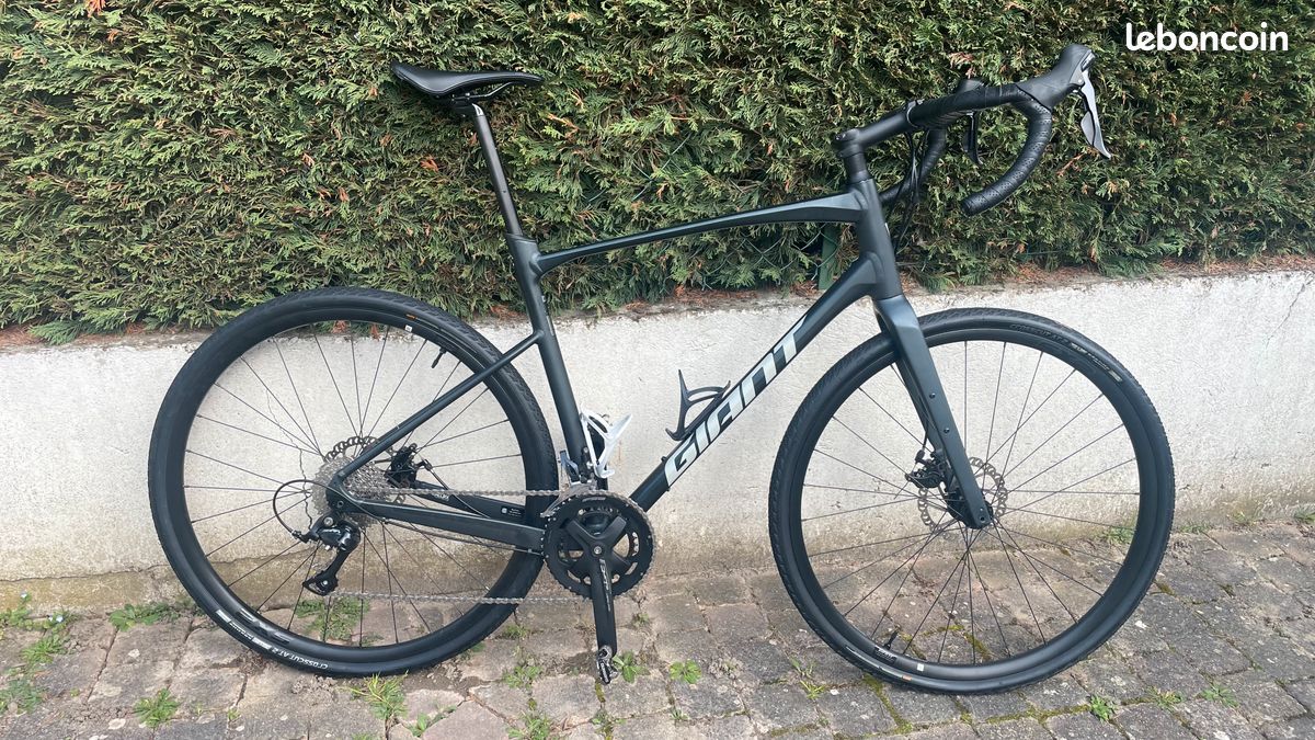 Giant Revolt 2 2025 XL (image 1)