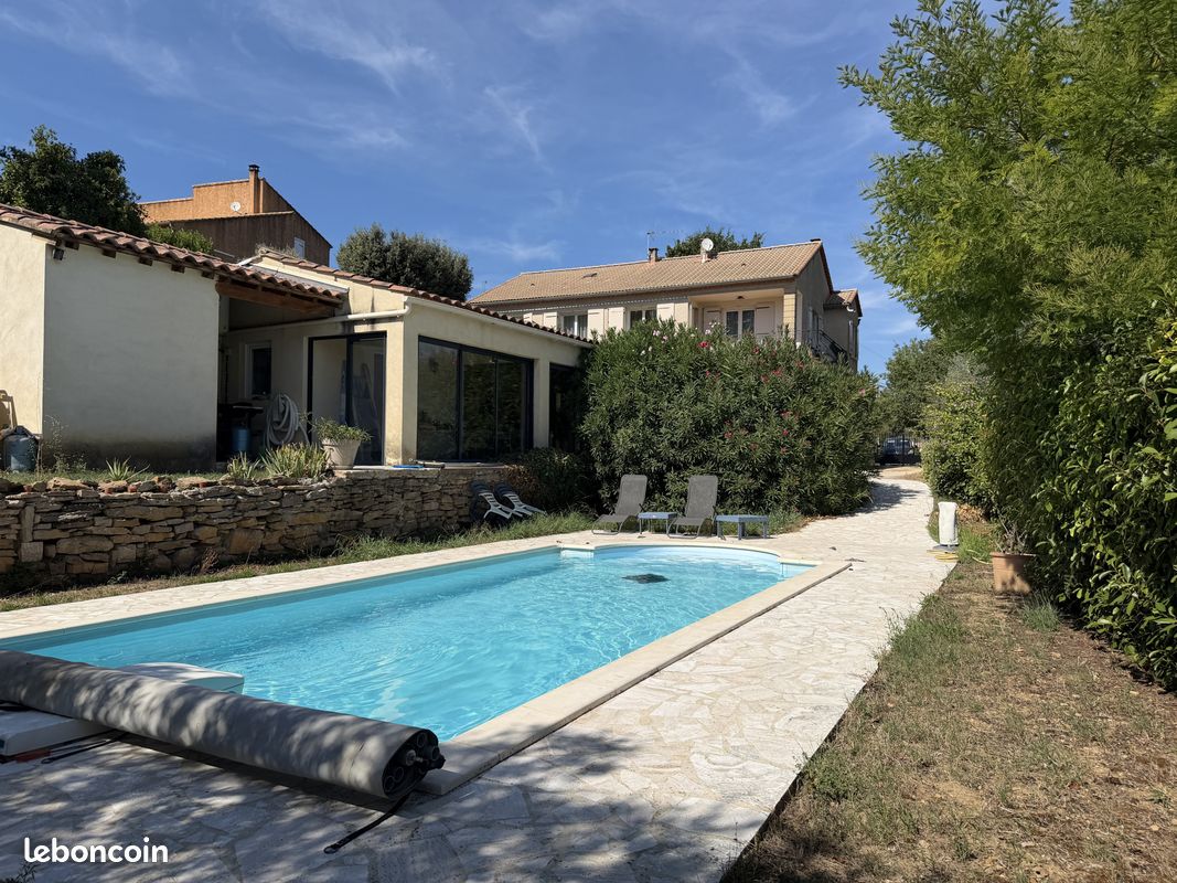 Maison 9 pièces 180 m² · à Laudun-l'Ardoise · 180 m² · 374 000 €