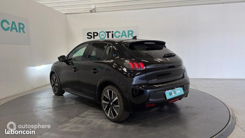 Peugeot 208 e-208 136ch GT (image 7)
