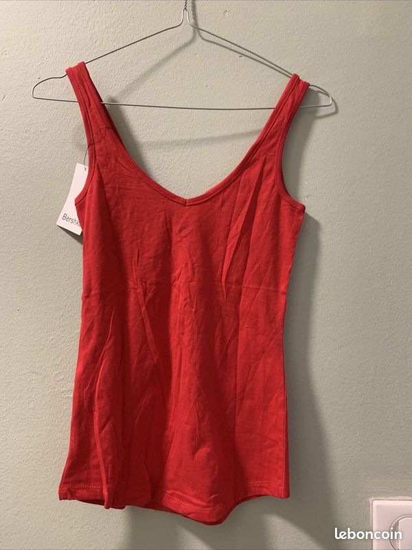 Haut Tshirt Rouge Bershka TS Neuf (image 2)