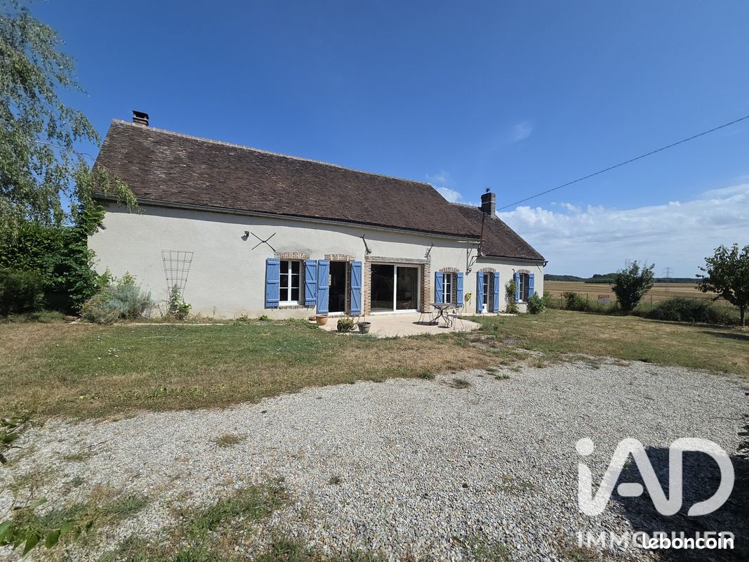 Maison 5 pièces 164 m² · à Chaumot · 164 m² · 240 000 €