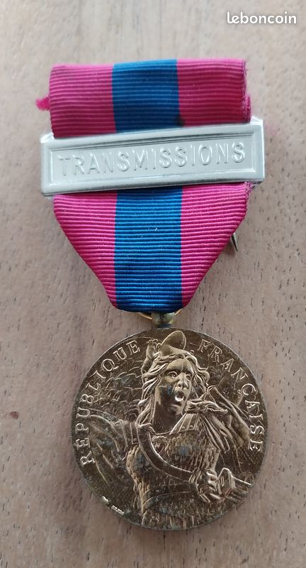 INSIGNE ANCIEN ÉCOLE militaire d'application des Transmissions