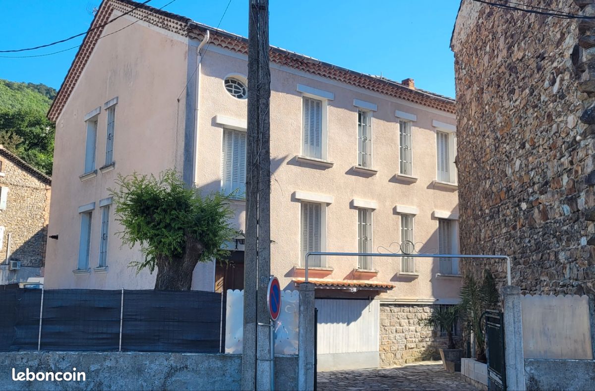 Maison 9 pièces 200 m² · à Molières-sur-Cèze · 200 m² · 155 000 €