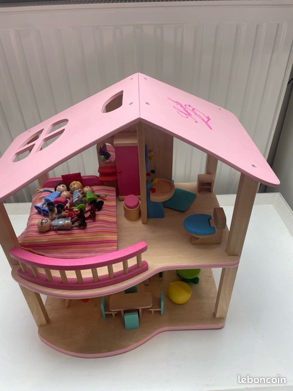 Maison de poupée en bois (image 1)