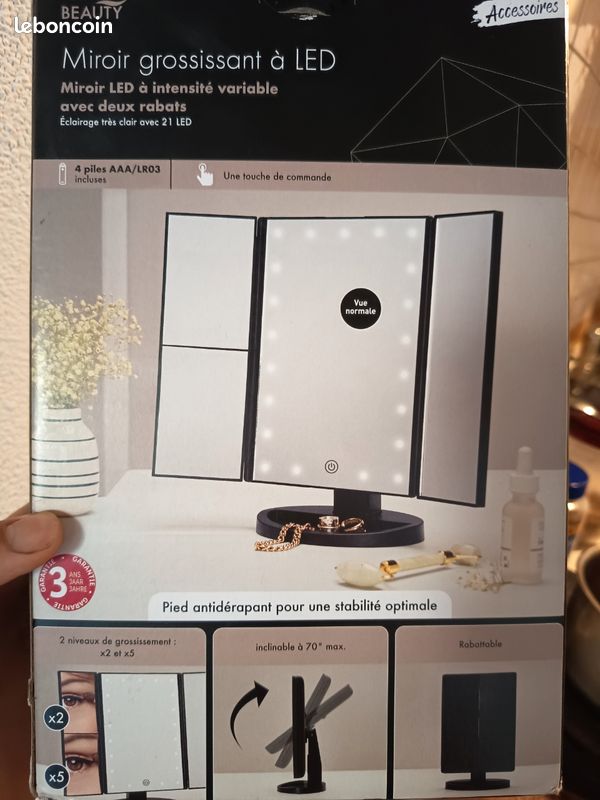 Miroir grossissant à led servi 1 fois (image 1)