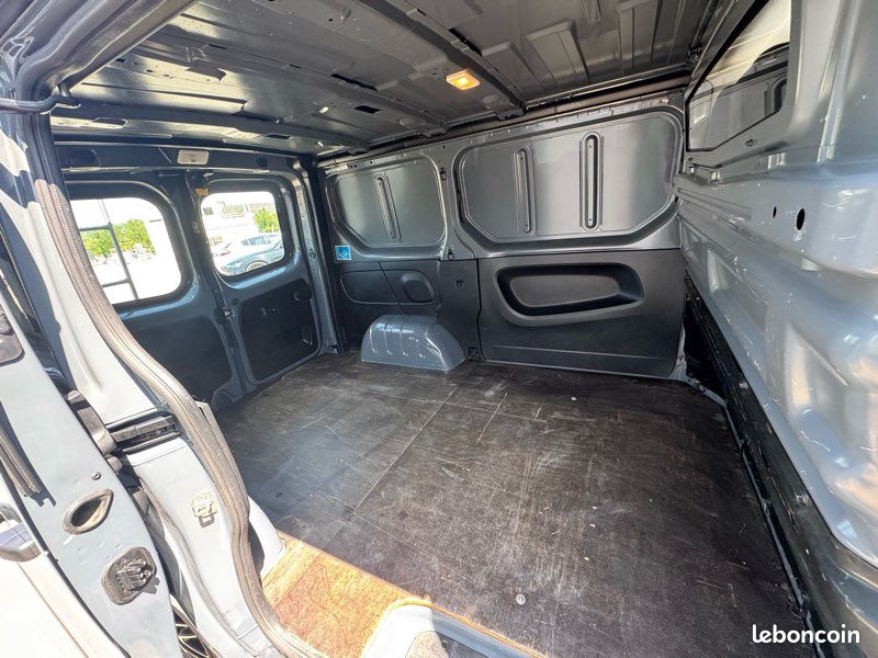 Renault trafic l1h1 2.0 dci 120ch sl pro + excellent état clim + camera (image 10)