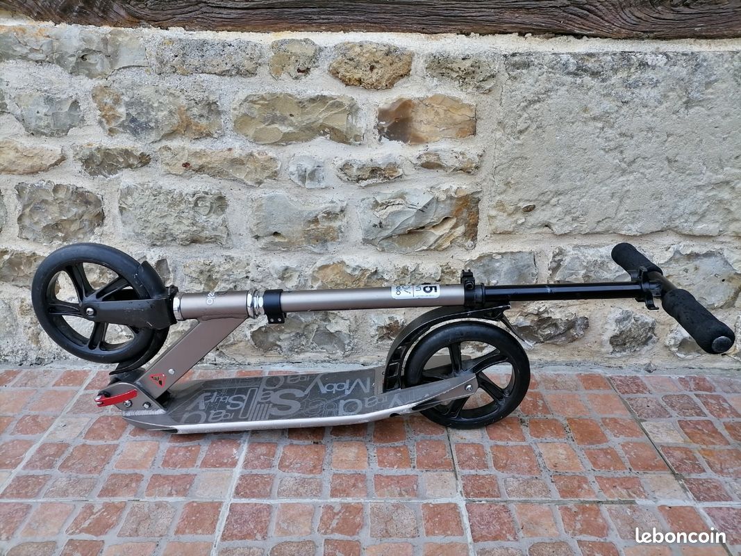 Trottinette OXELO Town 5 XL grise sur Gens de Confiance