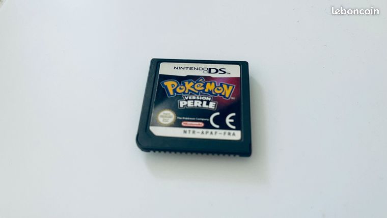 3DS XL JAUNE PIKACHU + POKEMON VERSION NOIRE 2 - Jeux vidéo