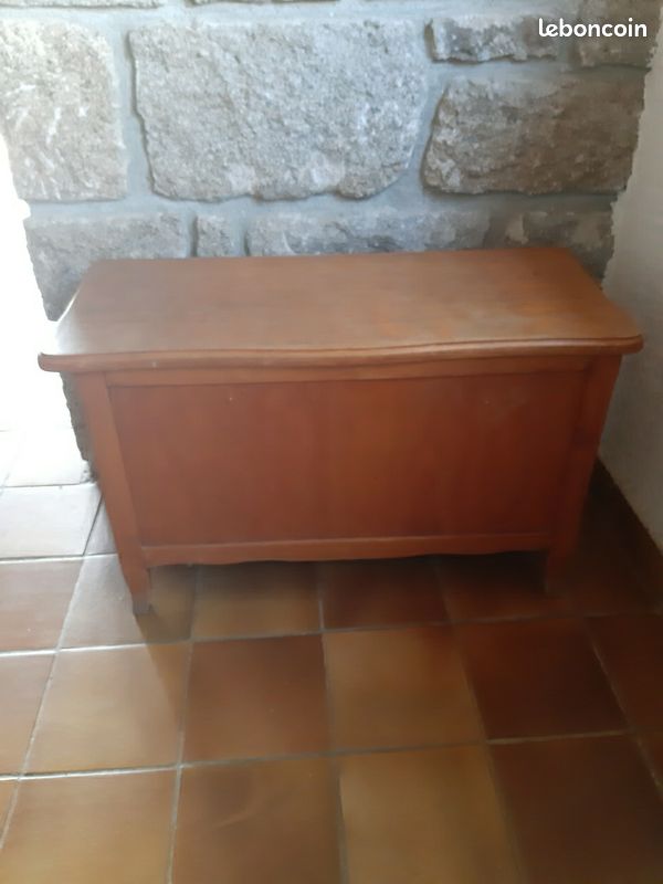 Coffre à jouet en bois (image 1)