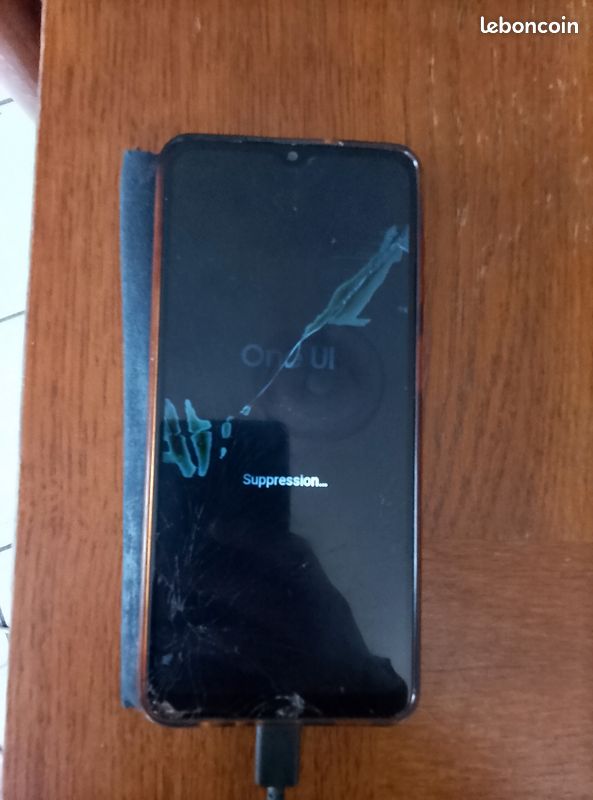 Téléphone Samsung toujours en marche mais en état satisfaisant (image 1)