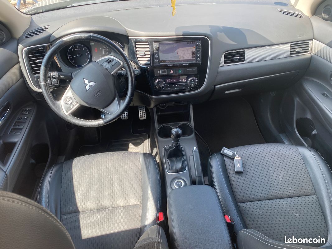 Outlander 2.2 DI-D 150ch Intense Navi 4WD * 7places* ATTELAGE (image 2)