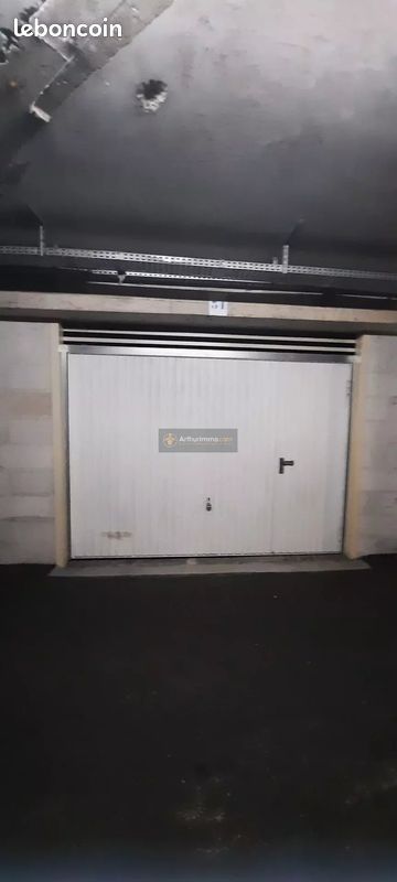 Parking/box Fréjus · 120 €/mois