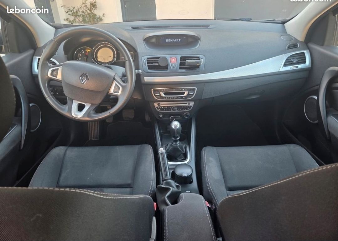 Renault Megane Estate 1.5 DCI 110 CV Finition Dynamique Eco2 5CV 5 Portes (image 3)