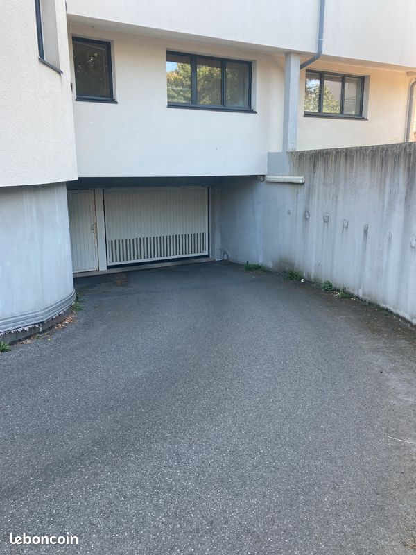 Parking dans garage sécurisé (image 2)