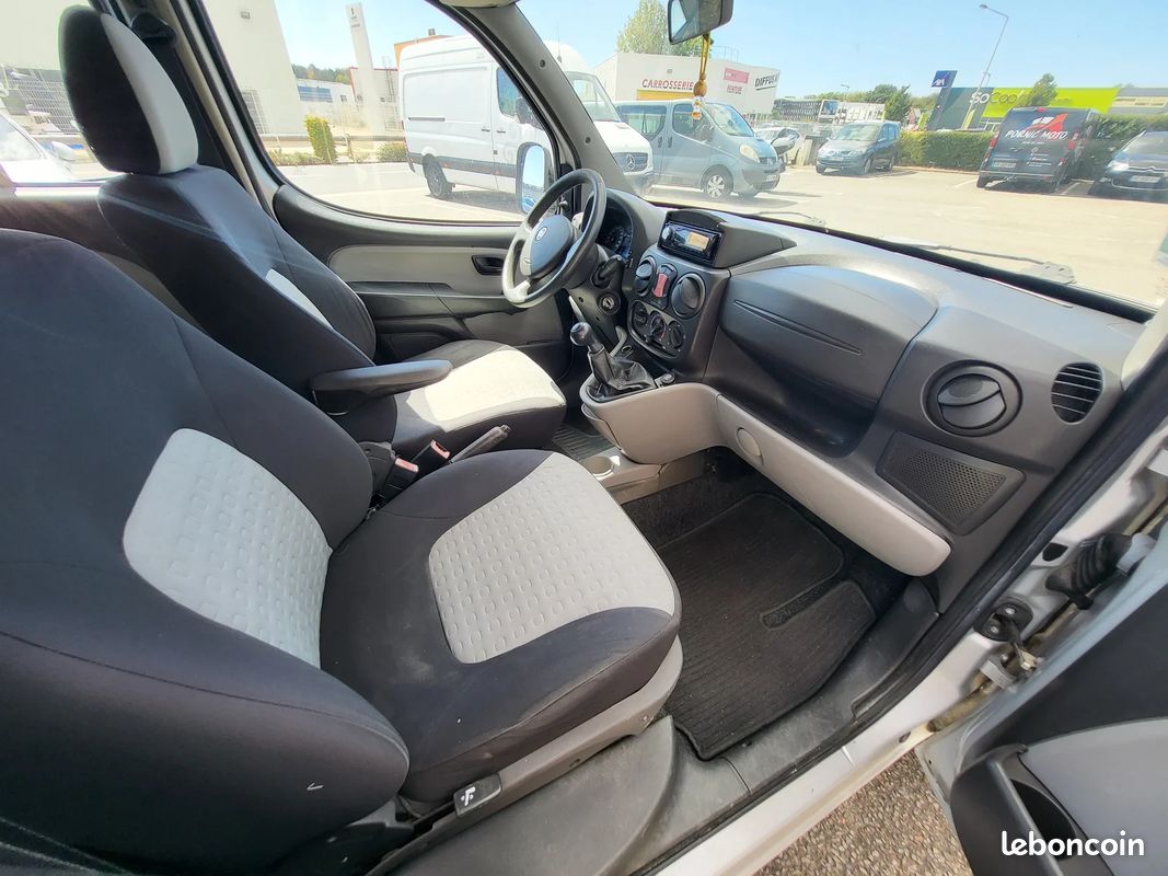 Fiat doblo family 1.9 mjt / 7 places / distri + embrayage + vidange + bougies + vanne egr neuve (image 21)