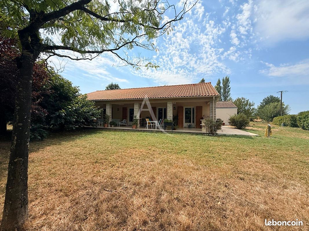 Maison 5 pièces 120 m² · à L'Île-d'Elle · 120 m² · 970 €