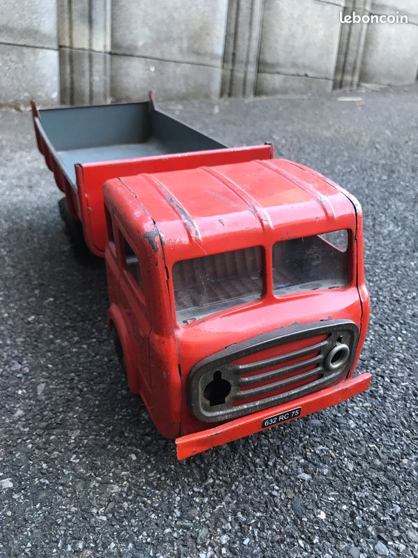 JOUSTRA : Camion benne en tôle rouge et - auctions & price archive