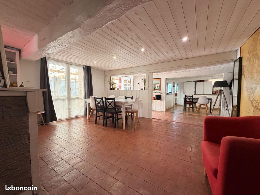 Maison 6 pièces 156 m² · à La Bourdinière-Saint-Loup · 156 m² · 228 000 €
