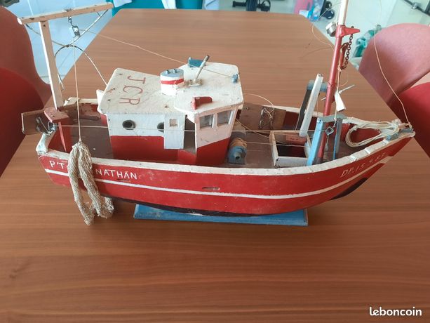 Maquette en bois - Chalutier sardinier du Guilvinec Maquette en bois - Chalutier sardinier du Guilvinec