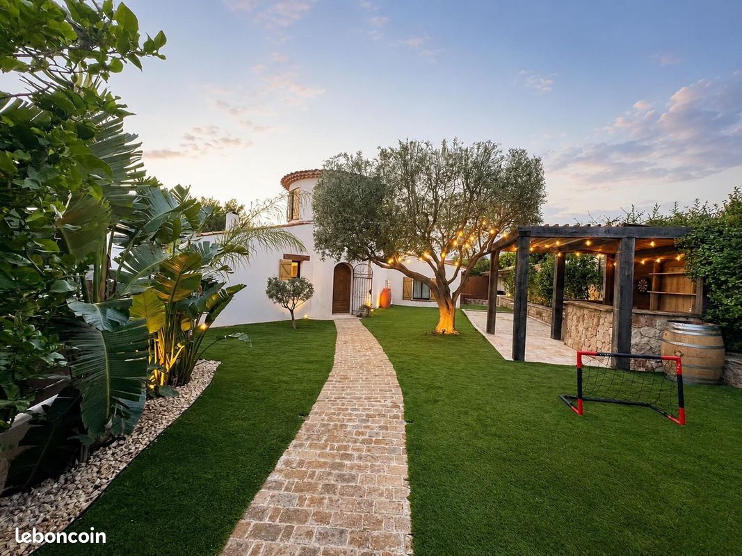 Maison 6 pièces 200 m² · à Bandol · 200 m² · 6 500 €/mois