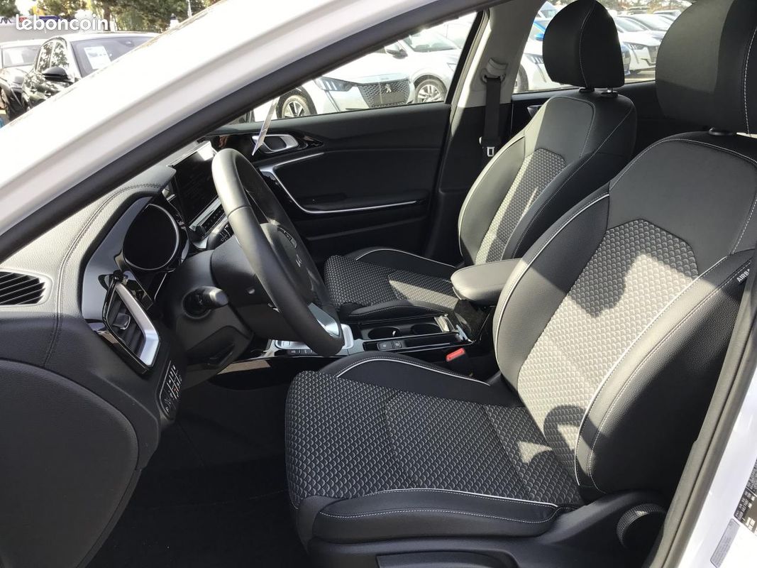 KIA CEE D XCeed Hybride rechargeable 1.6 GDI - 105 + Electric 60,5 ch - Stop&Go - BV DCT6 Premium (image 11)