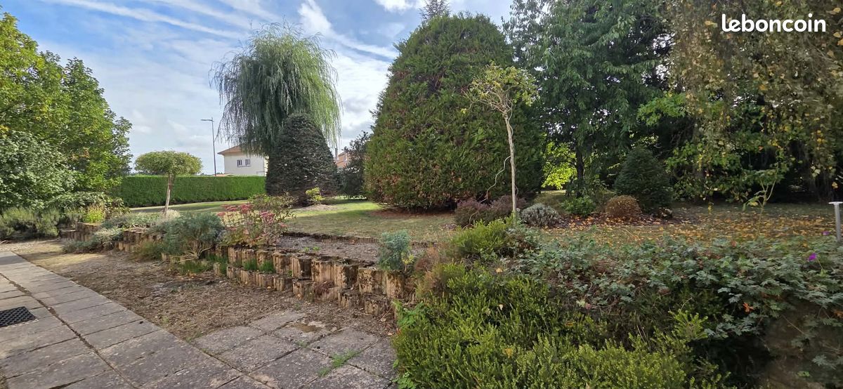 Maison 7 pièces 188 m² · à Uxegney · 188 m² · 388 000 €
