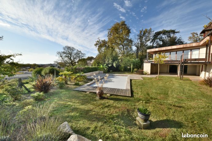 Maison 10 pièces 368 m²