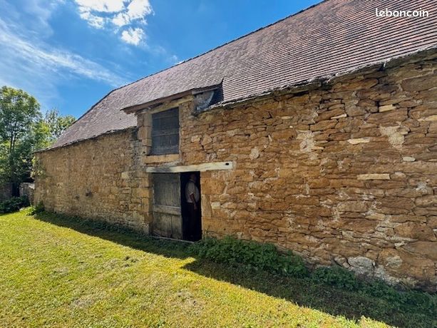 Encos quercynois de charme avec vue panoramique, maison et grange , sur 2477 m2 tre proche de figeac (lot)