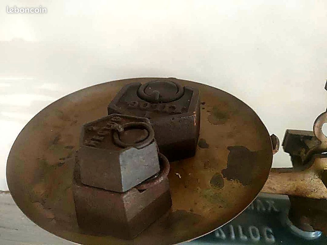 : "Balance ancienne Roberval 10 Kilog + 4 poids fonte - plateaux cuivre (image 4)