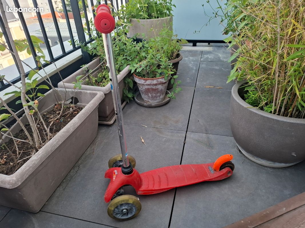 Trottinette micro rouge (image 3)