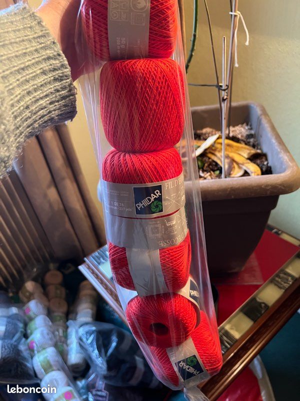 Lot De Pelotes Et Fils Divers - Multicolore, Matière Mixte - Occasion Pour Créatifs