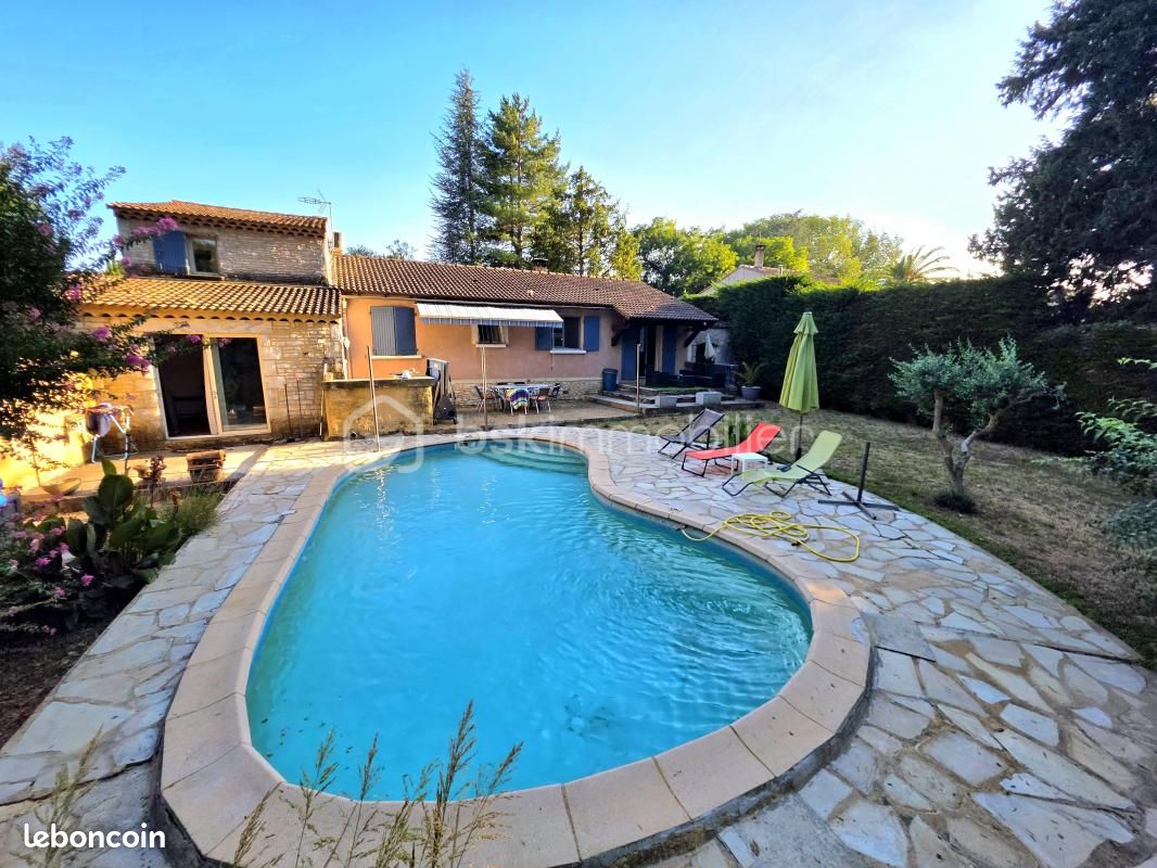 Maison 9 pièces 158 m² · à Bagnols-sur-Cèze · 158 m² · 285 000 €