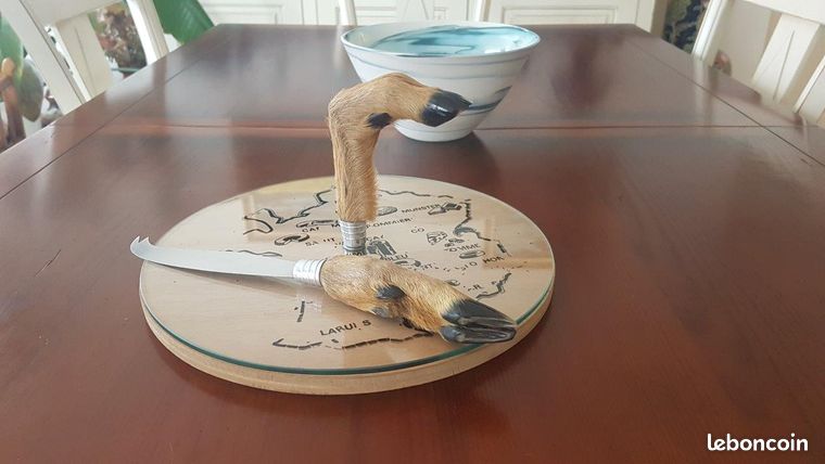 Plateau à fromages avec son couteau – Moulin de l'Esquirol