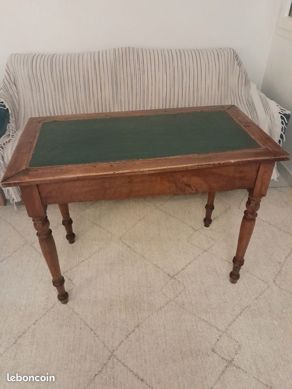 Bureau ancien en noyer massif (image 1)