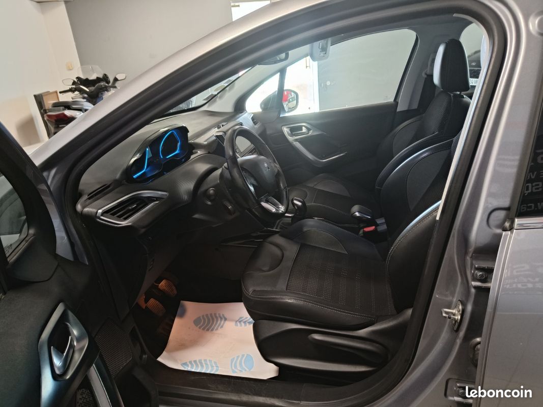 PEUGEOT 2008 1.6 BlueHDi 100ch BVM5 Allure (image 12)