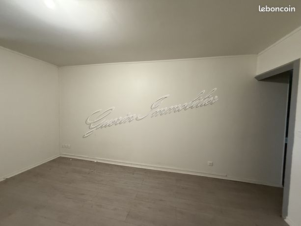 https://img.leboncoin.fr/api/v1/lbcpb1/images/c0/19/27/c01927eedfbe41edc9342cde44d59f0de2f242cf.jpg?rule=ad-image