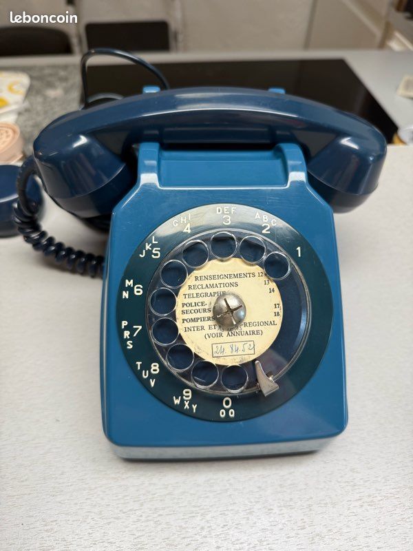ANCIEN TÉLÉPHONE BLEU à cadran de France SOCOTEL collection vintage déco EUR 55,00 - FR