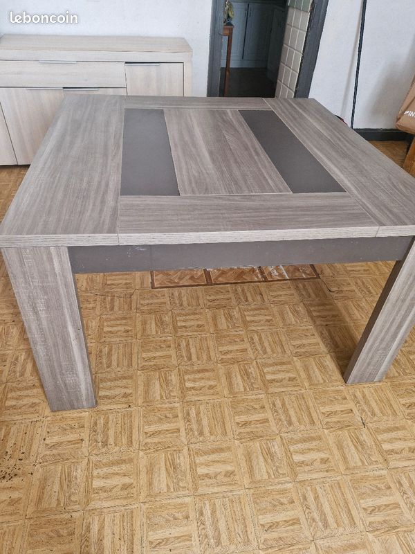 Table carré (image 1)