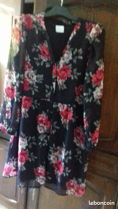 Belle robe de VILA t 40ttbe;pas d;envoi (image 1)