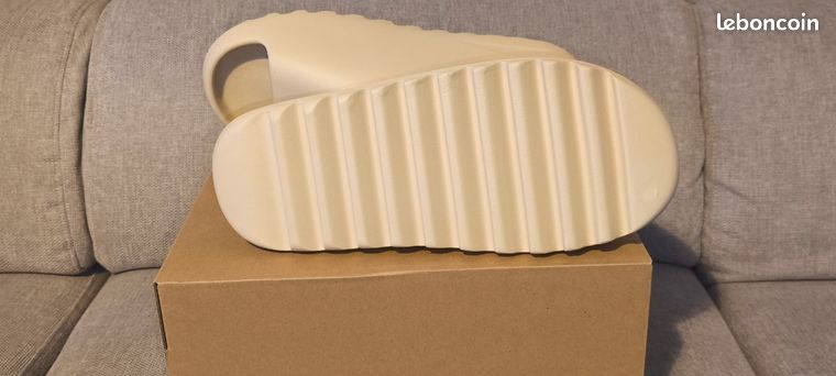 Claquettes Style Yeezy - Homme Et Femme - Taille 40 - Beige - Neuves