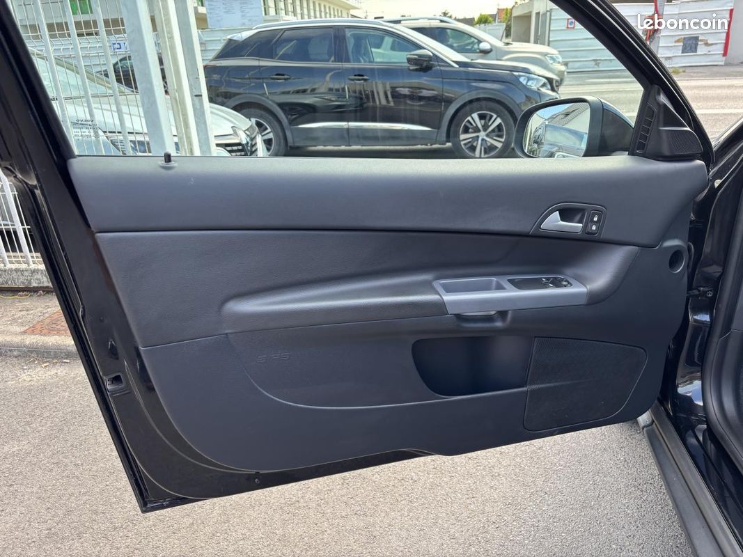 VOLVO C30 1.6D 110 ch Momentum (image 20)