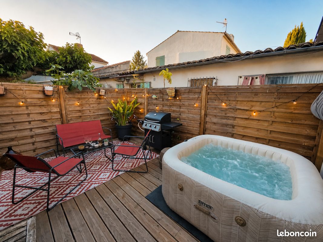 Charmant T2 terrasse, jacuzzi, parking (image 1)