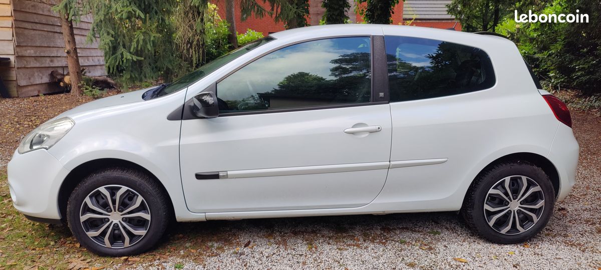 Renault clio 3 dci 75 20th gps tom tom 112000 km Voitures