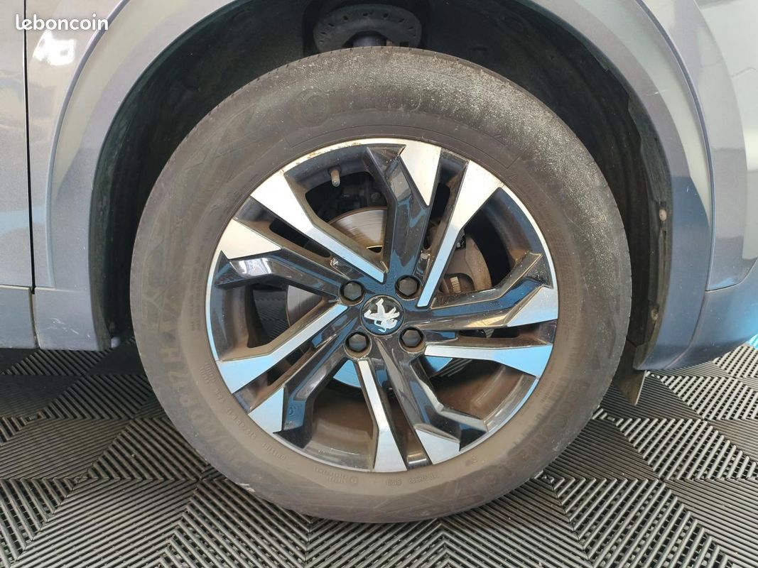 PEUGEOT 2008 1.2i ESSENCE 12V S&S 100 CV Allure Pack / KEYLESS / SUIVIE COMPLET / GPS / CAMERA RECUL / GARANTIE (image 25)