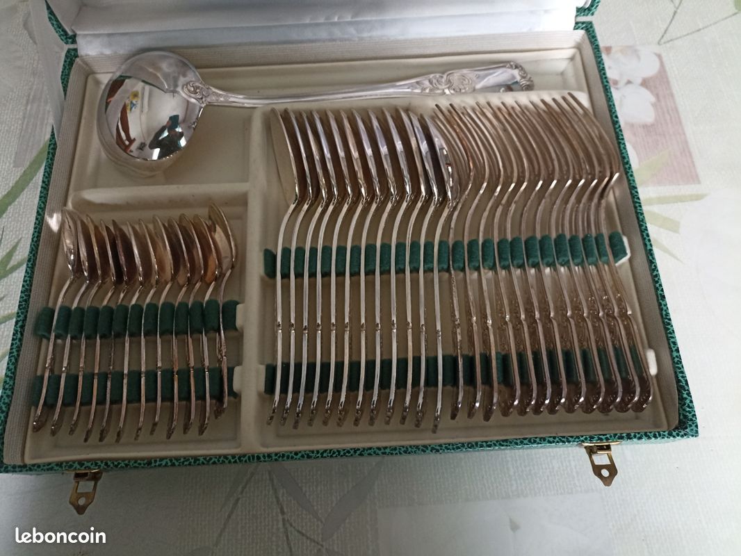 Ménagère C. Lorcet Gueugnon – 37 Couverts – Argenté – Très Bon état