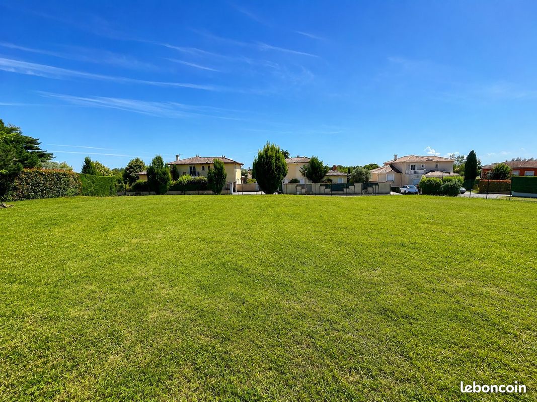 Terrain 1263 m² · à Genas · 1 263 m² · 560 000 €